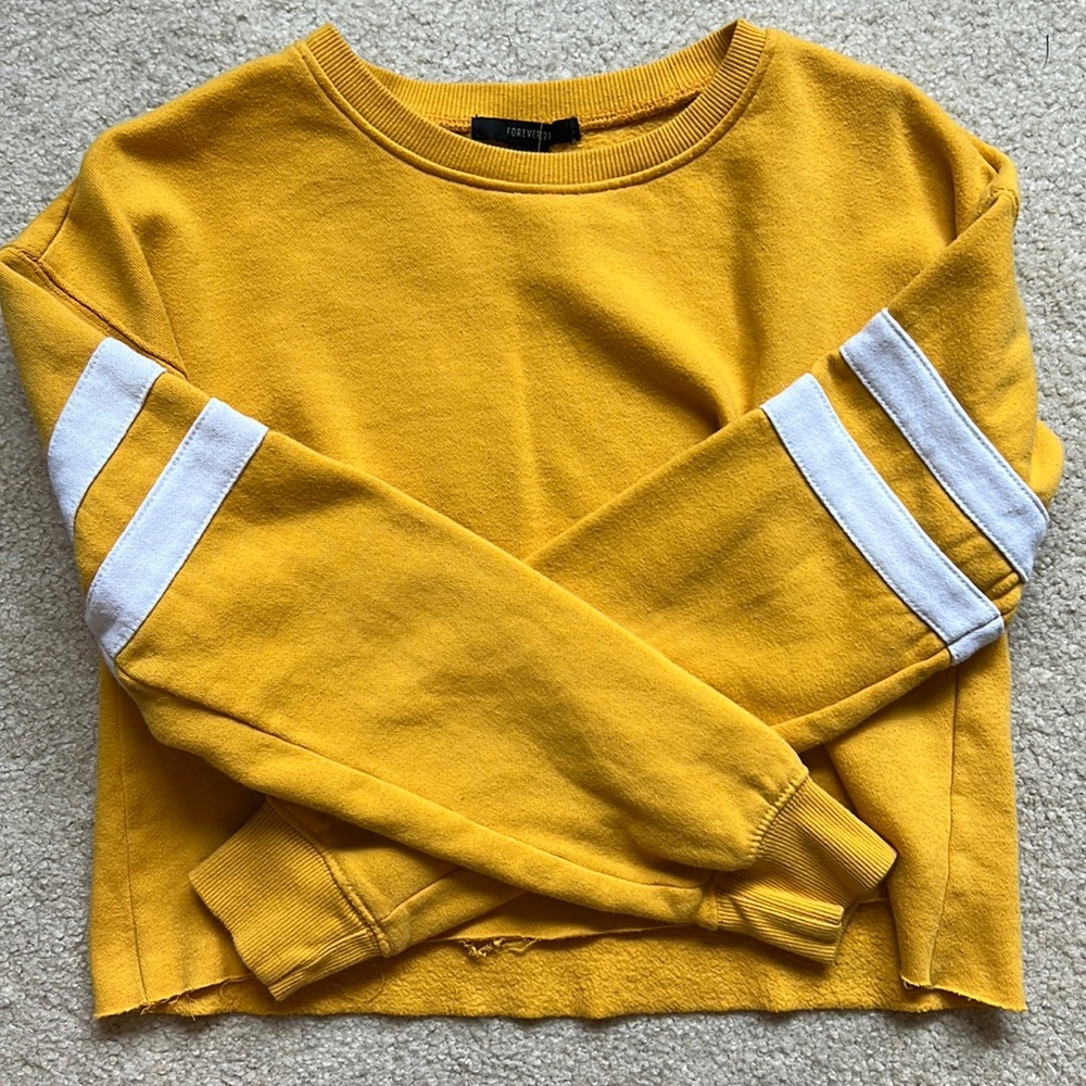 Cropped crew neck